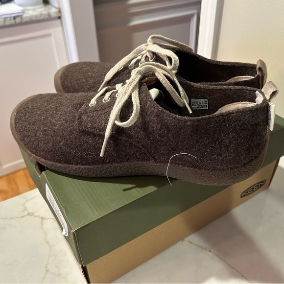 Keen Mosey Derby. Brown with brown soles. Super comfortable. Brand new with box. - Picture 3 of 4